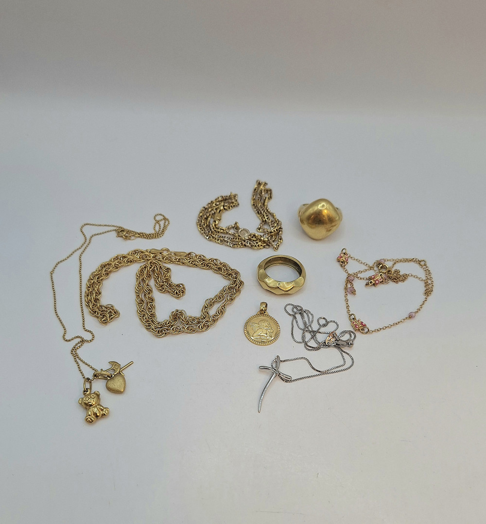 Vari oggetti oro smalti