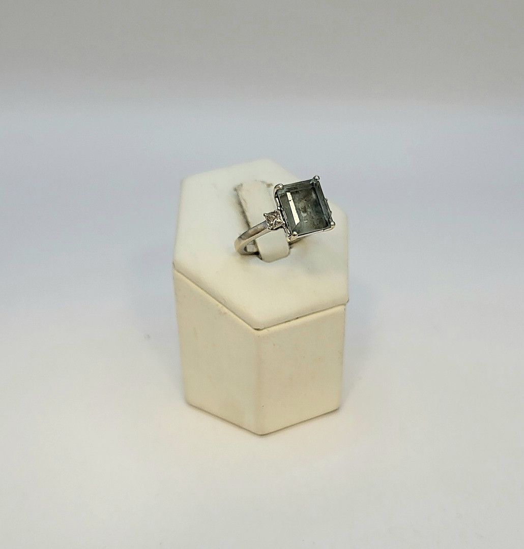 Anello oro pietra diamanti