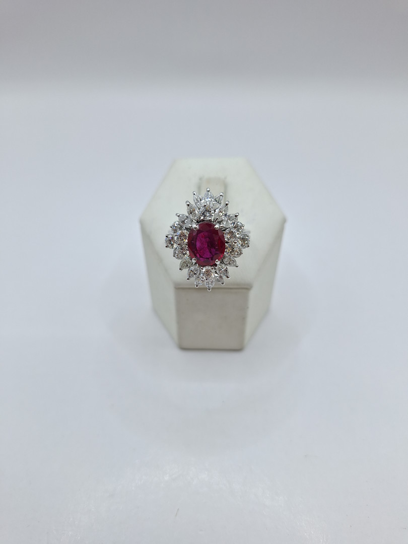 Anello oro pietra diamanti 