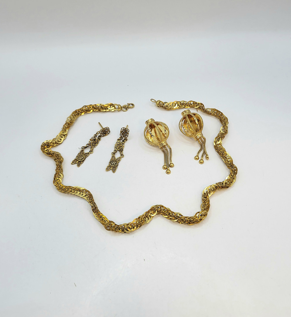 Collana e due paia orecchini oro 
