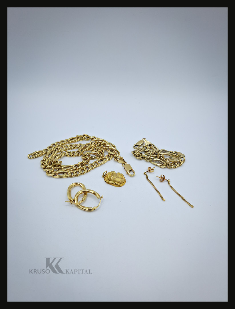 Vari oggetti in oro 