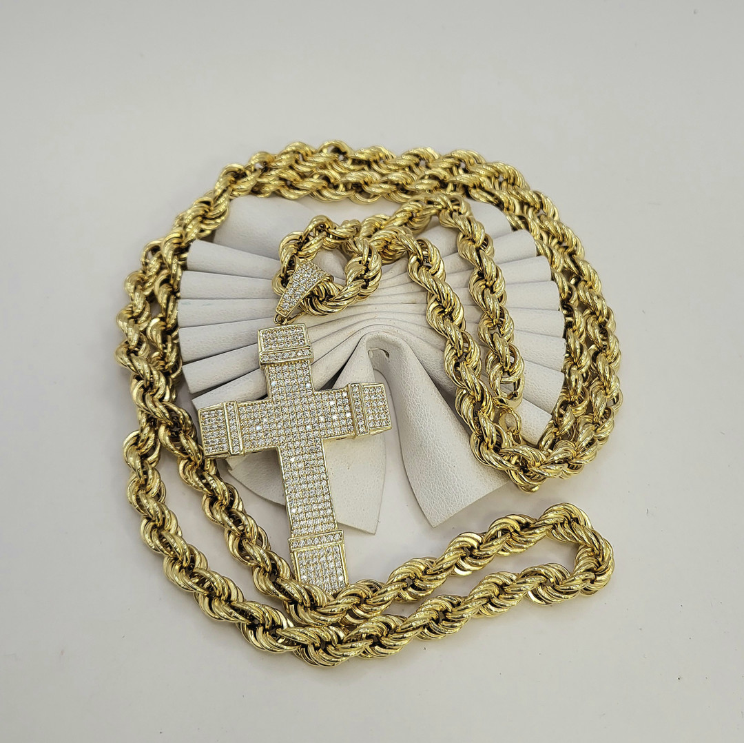 Collana e croce oro pietre 