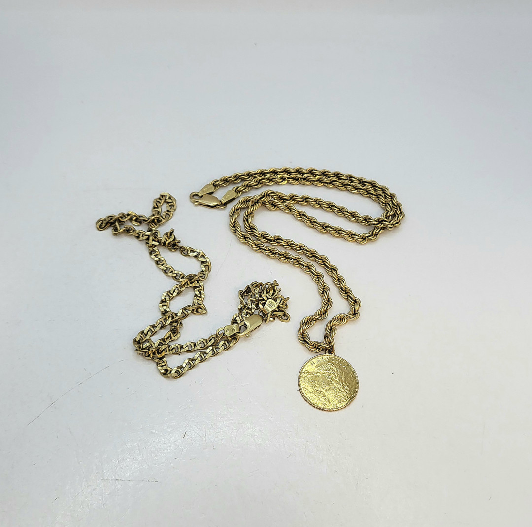 Due collane e ciondolo oro