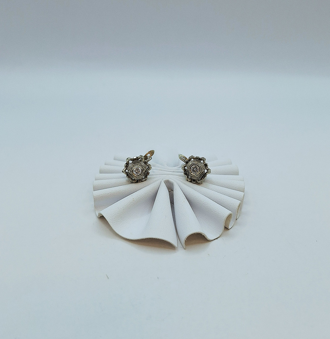 Paio orecchini oro diamanti