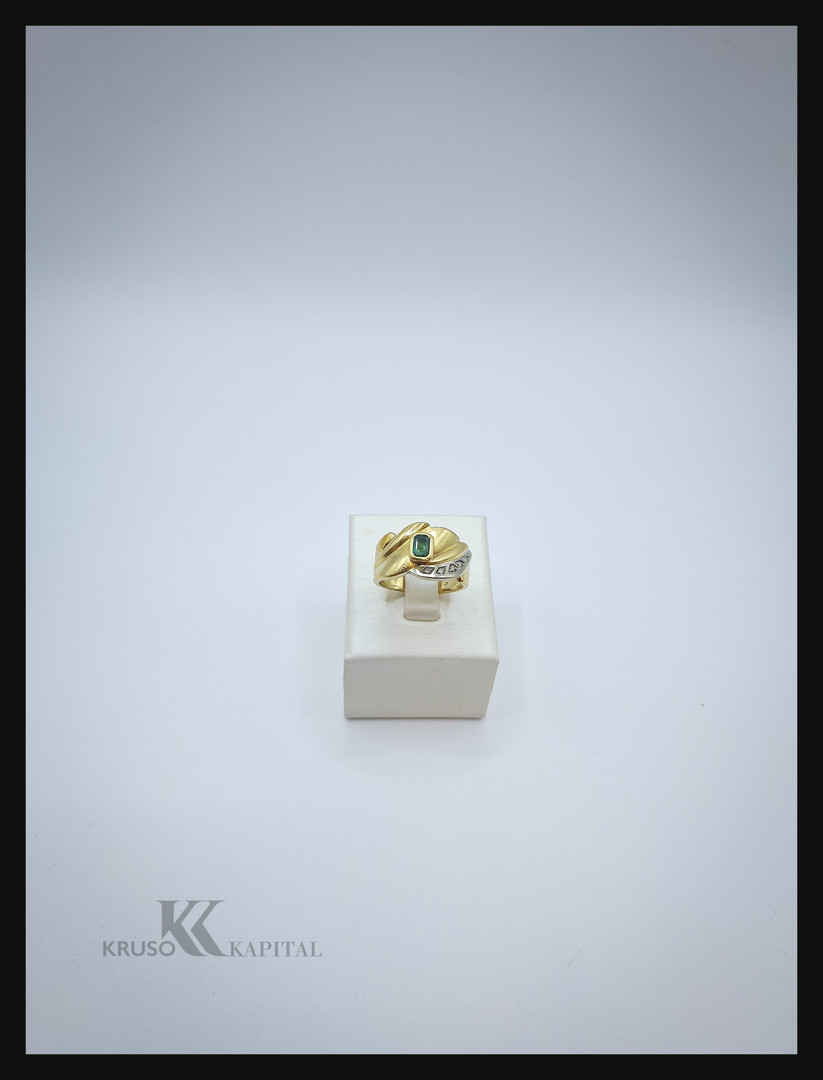 Anello oro pietra diamantini