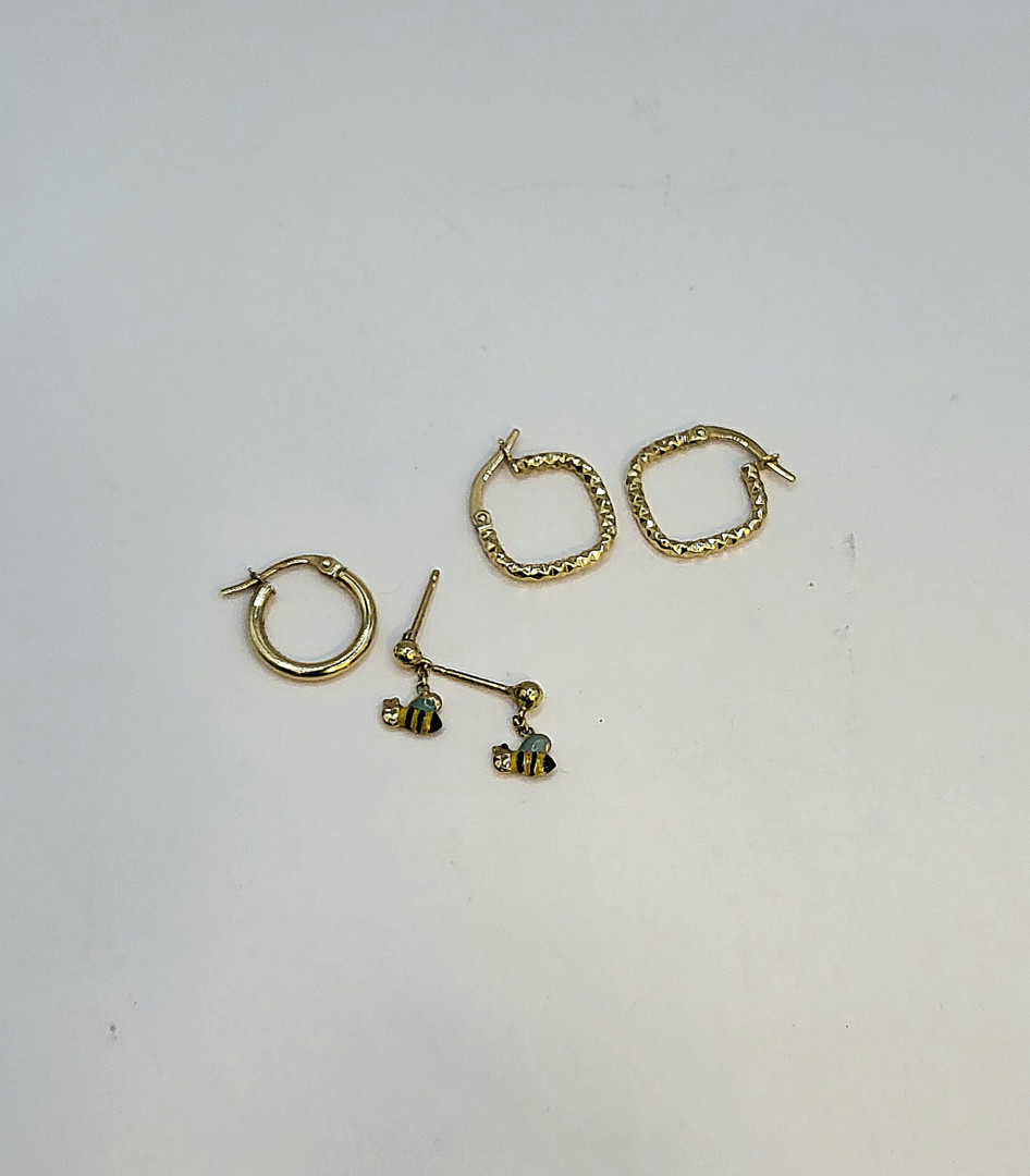 Cinque orecchini oro smalti