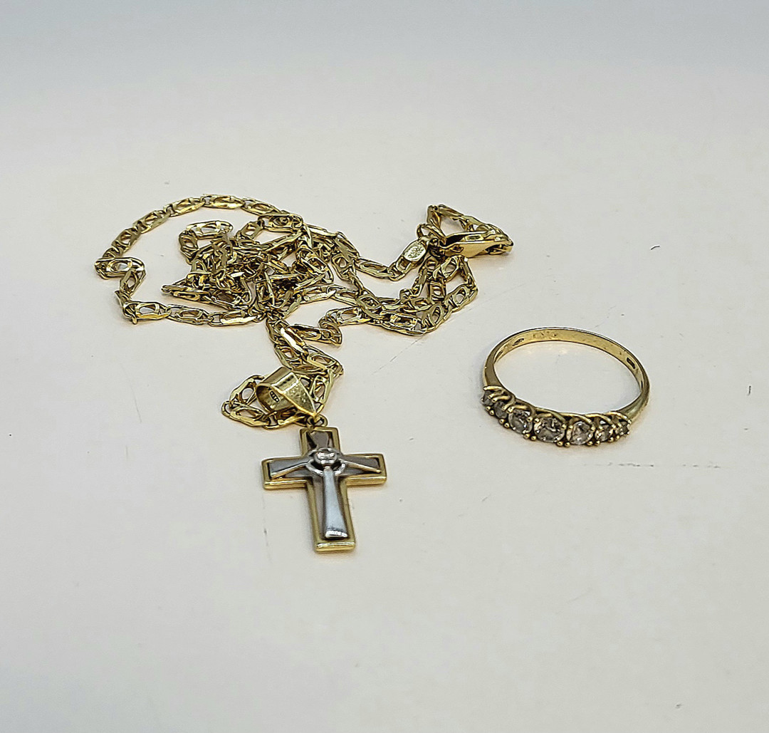 Vari oggetti oro pietre