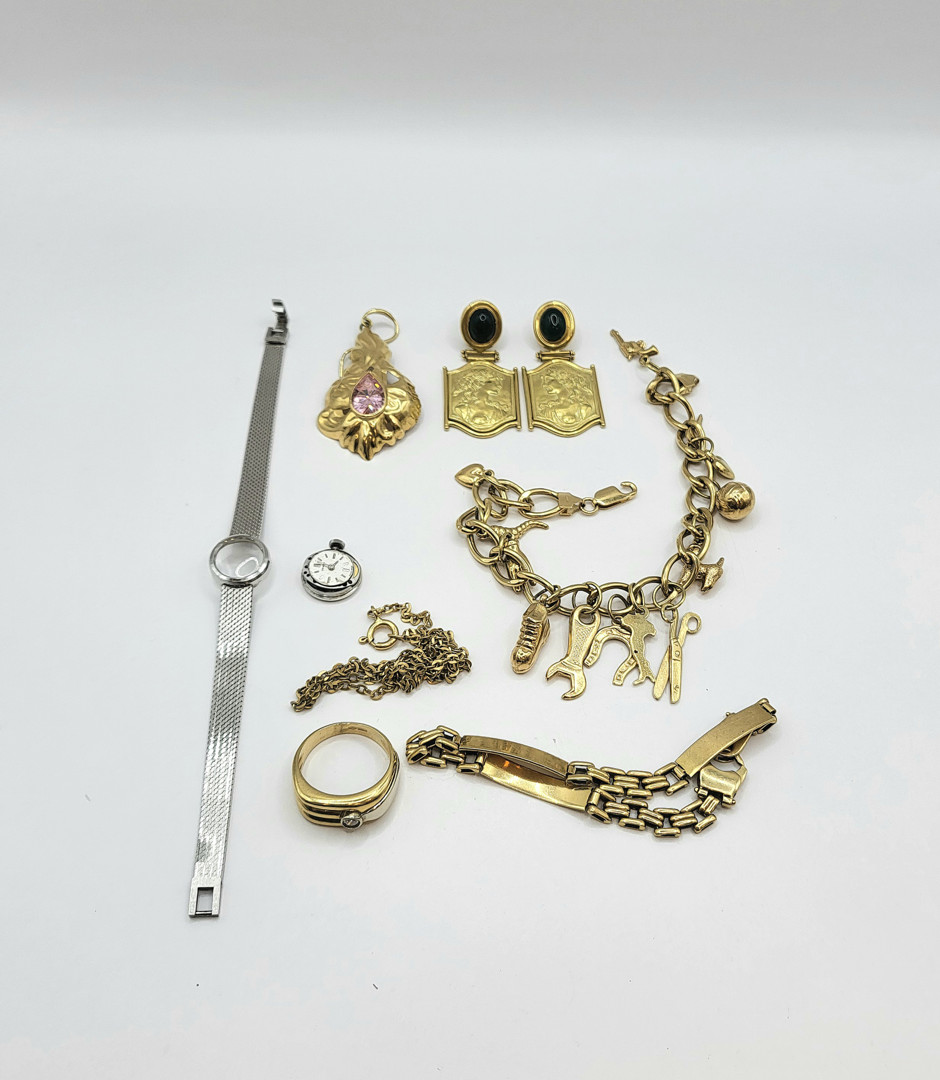 Vari oggetti oro pietre 