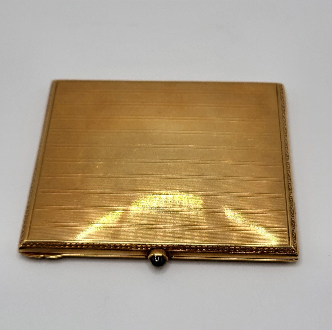 Portasigarette oro con pietra