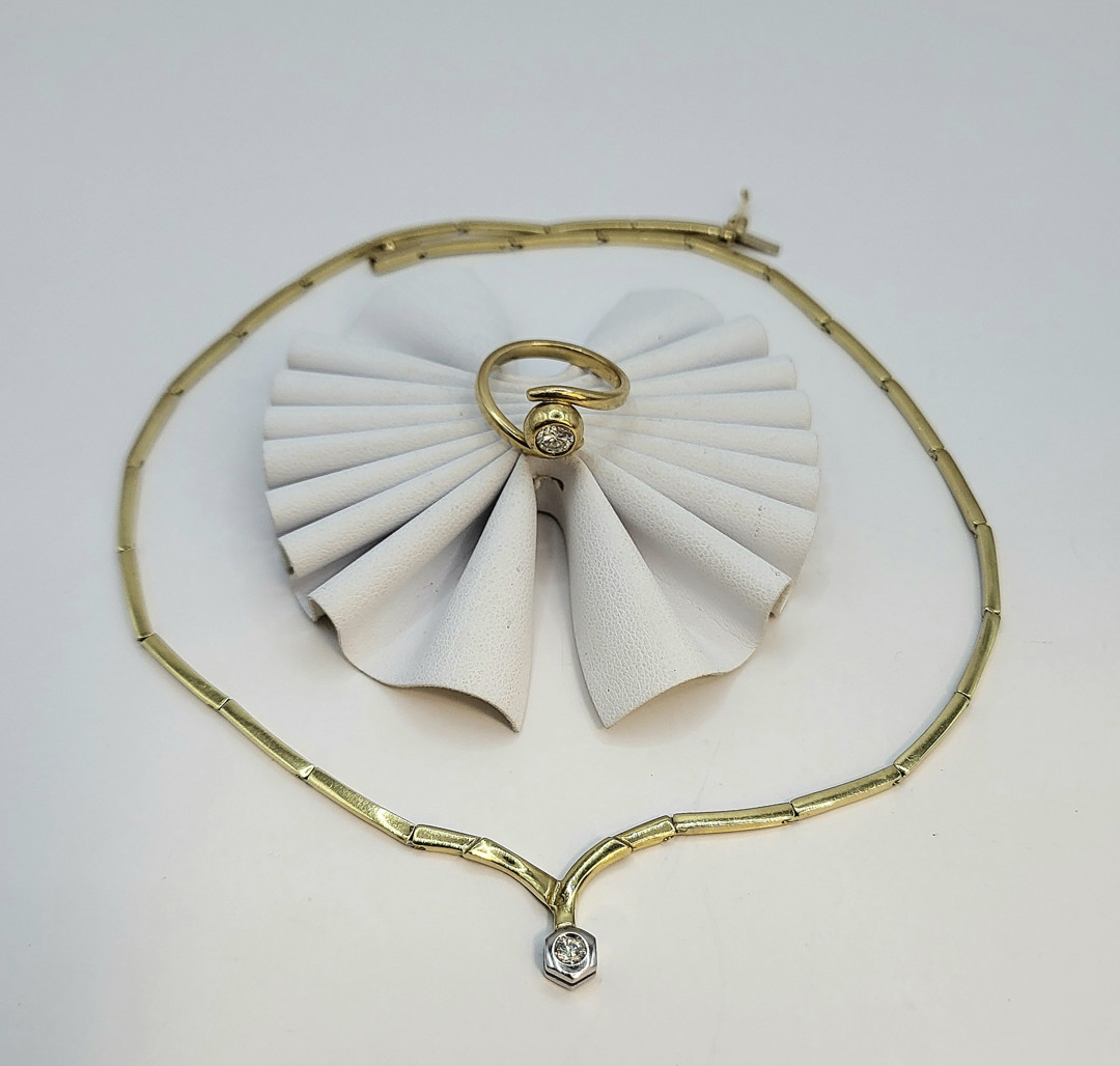 Anello e collana oro diamanti