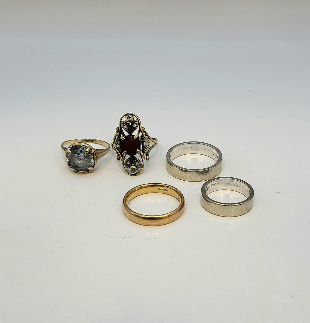 Cinque anelli oro argento pietre diamantini