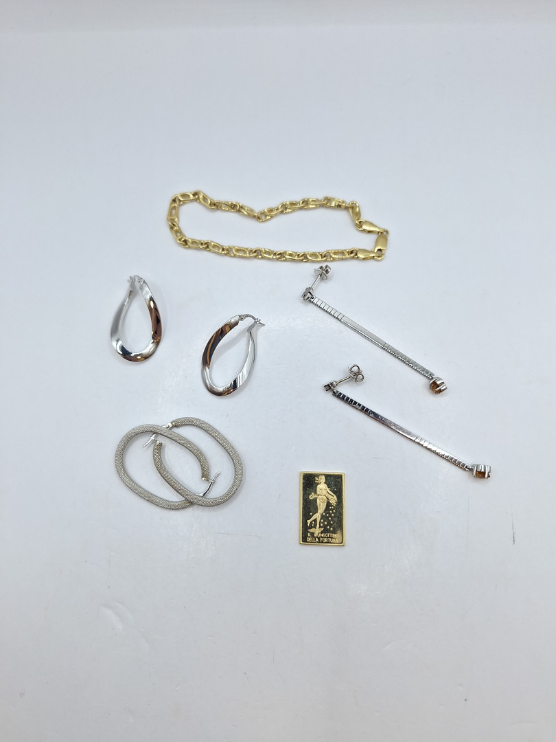 Vari oggetti in oro pietre 