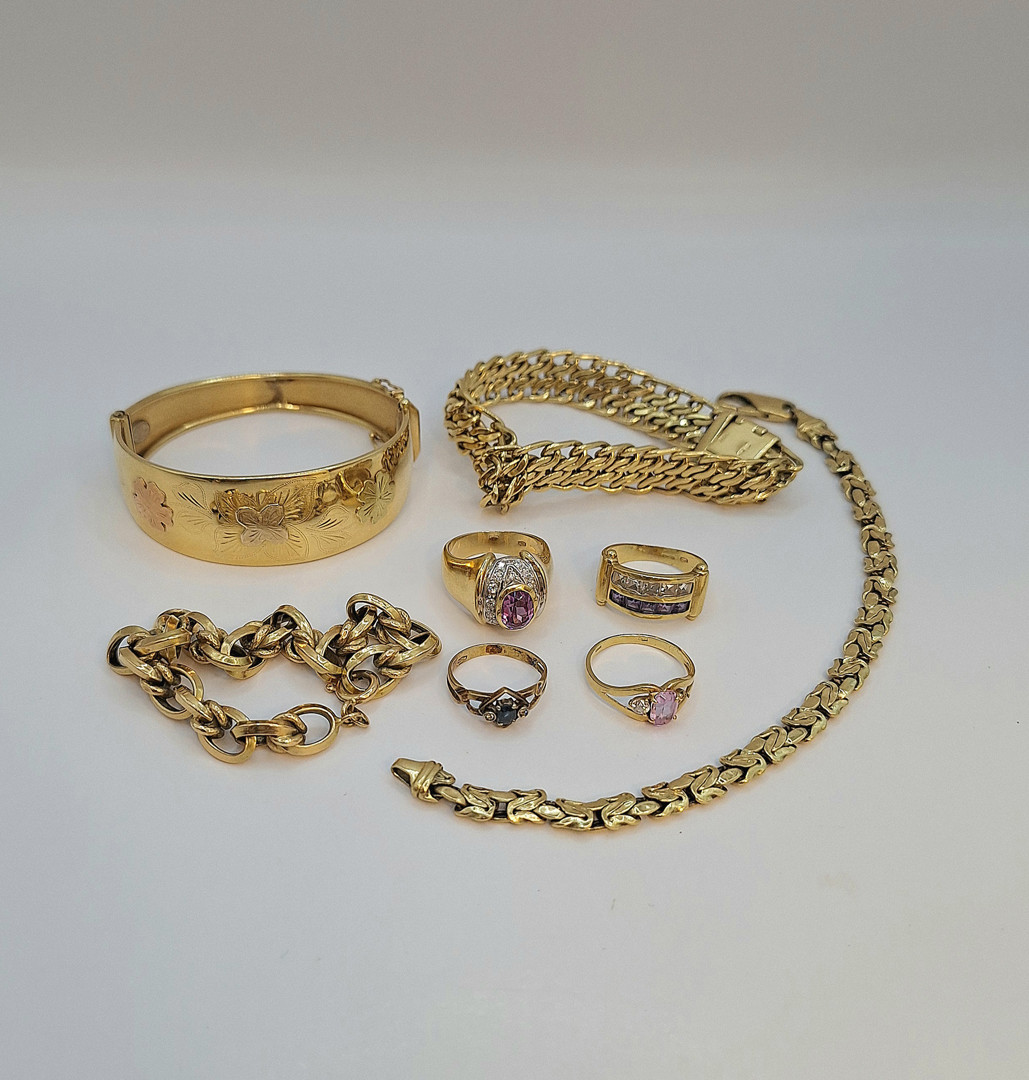 Vari oggetti oro diamantini pietre 