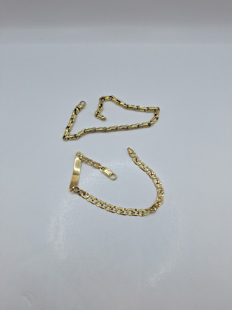 Un paio di bracciali oro