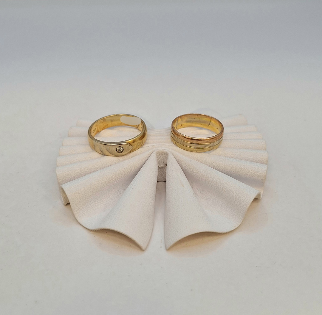 Due anelli oro diamantino