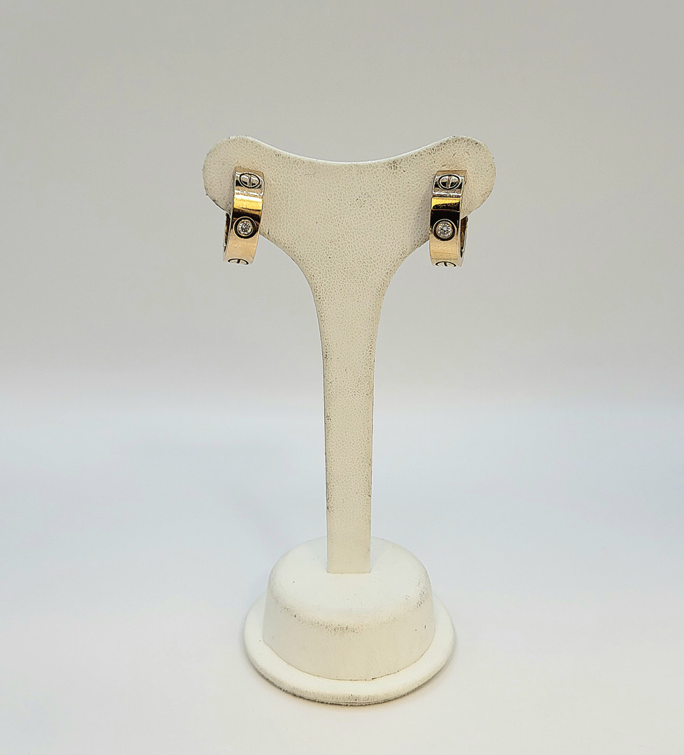 Paio orecchini a firma Cartier oro diamanti