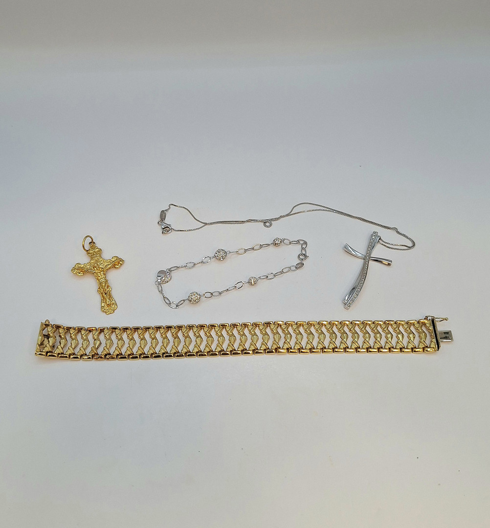 Vari oggetti oro pietre diamantini