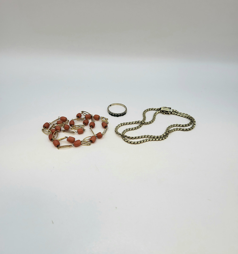 Collana anello e bracciale oro pietre