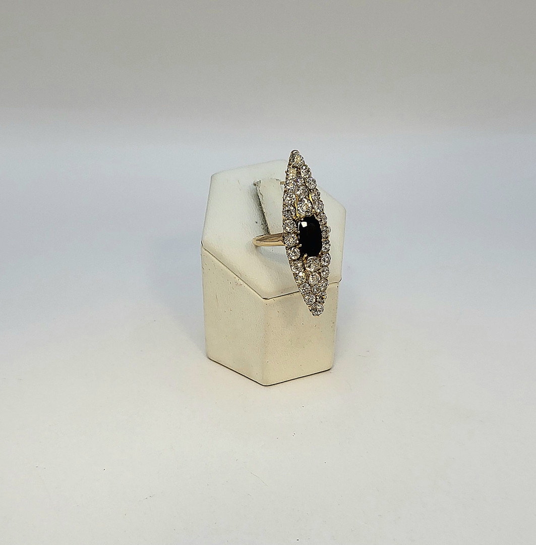 Anello oro pietra diamanti