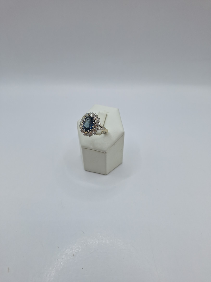 Anello oro pietra diamanti 