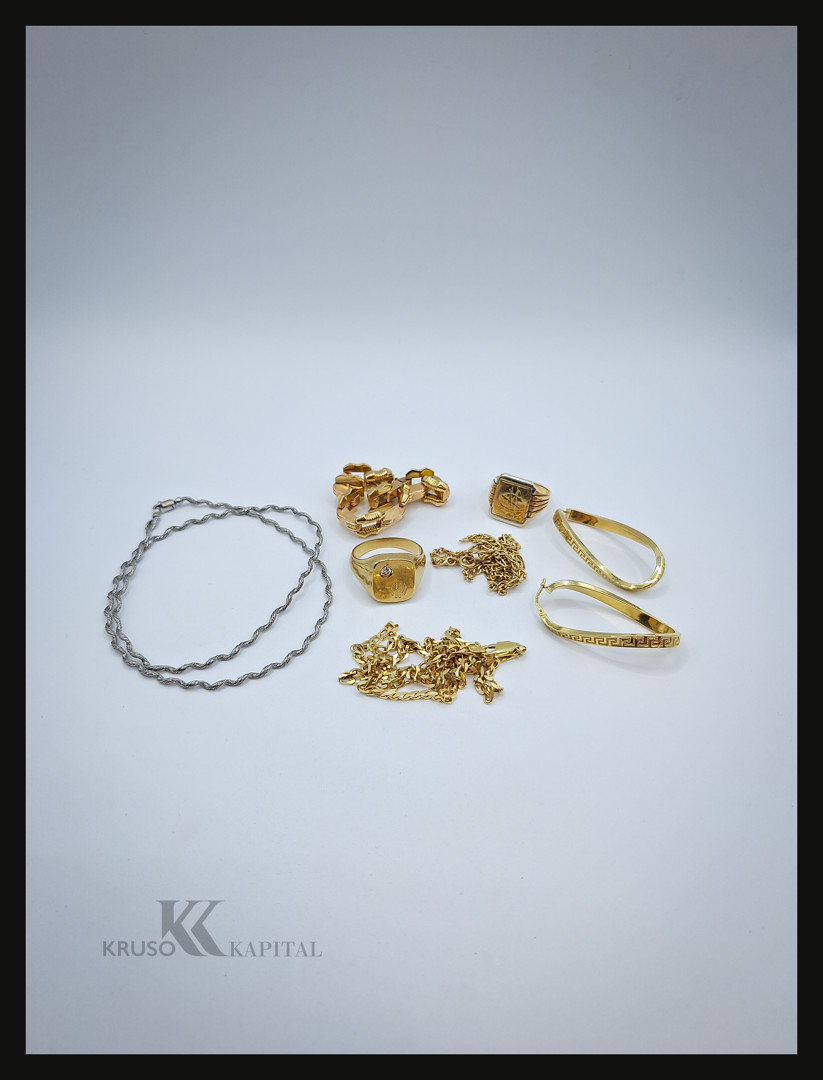Vari oggetti in oro diamante