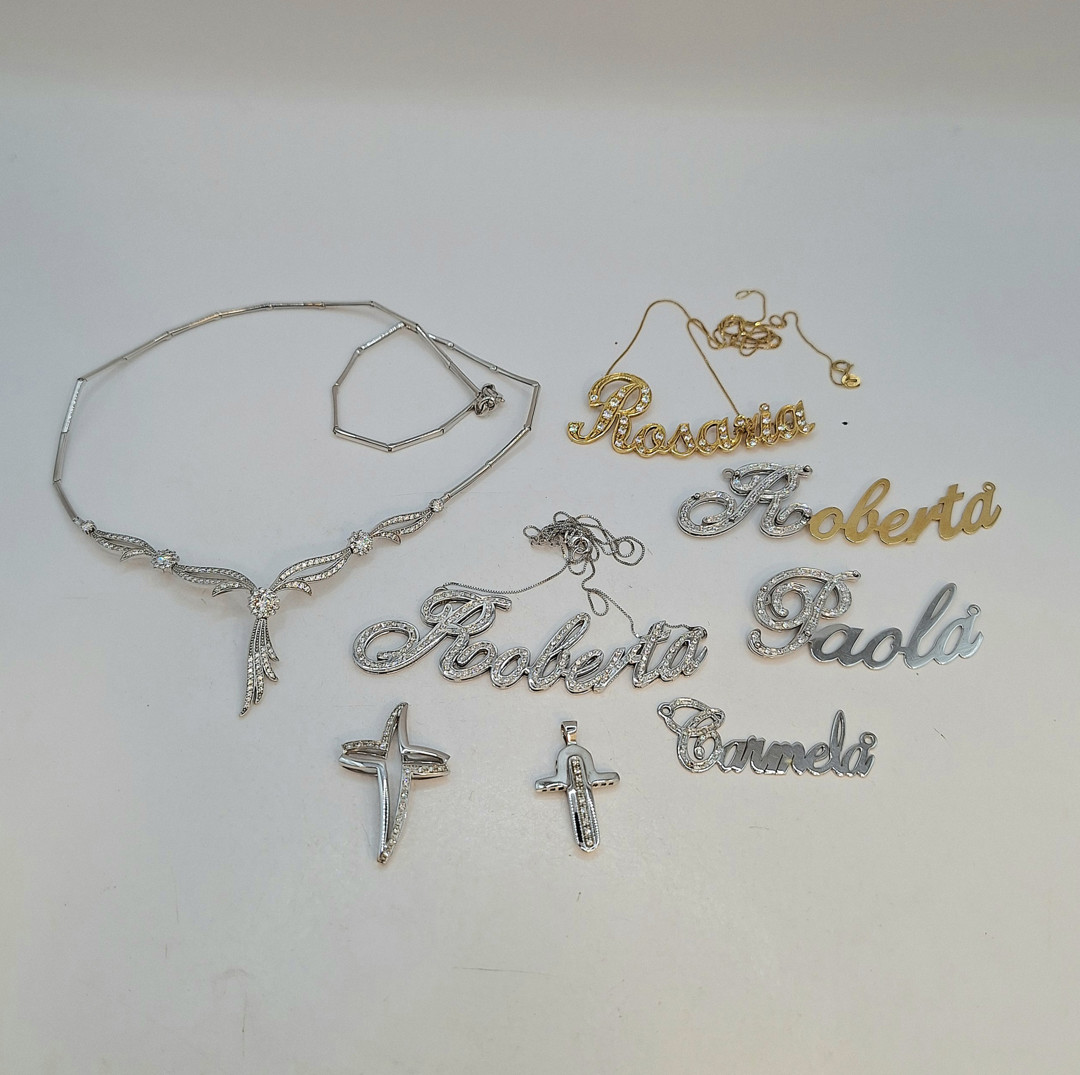 Vari oggetti oro pietre diamantini