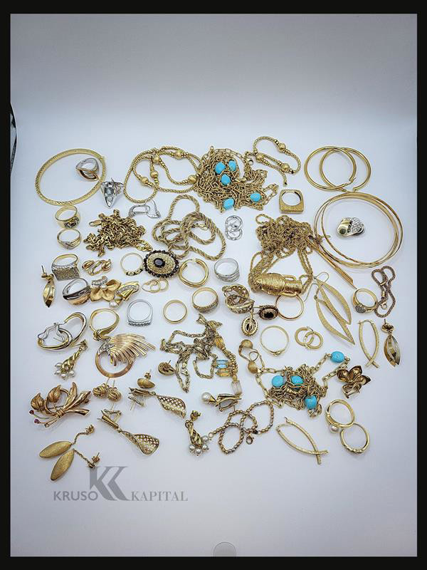 Vari oggetti oro diamantini pietre perle 