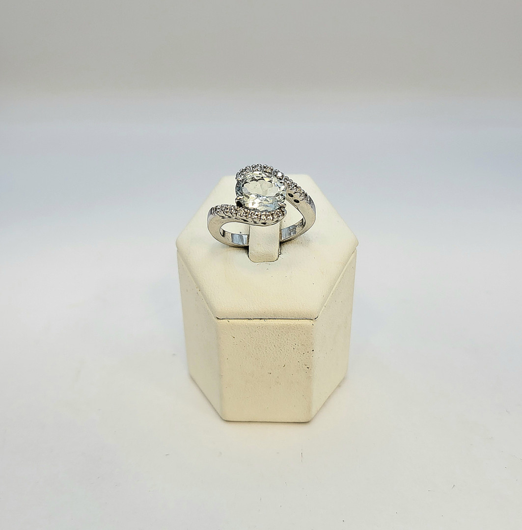 Anello oro pietra diamantini
