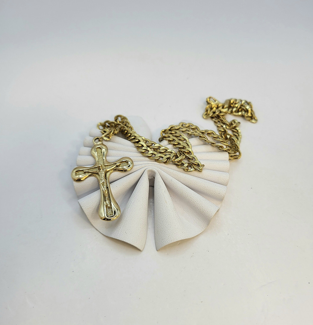 Collana e croce oro