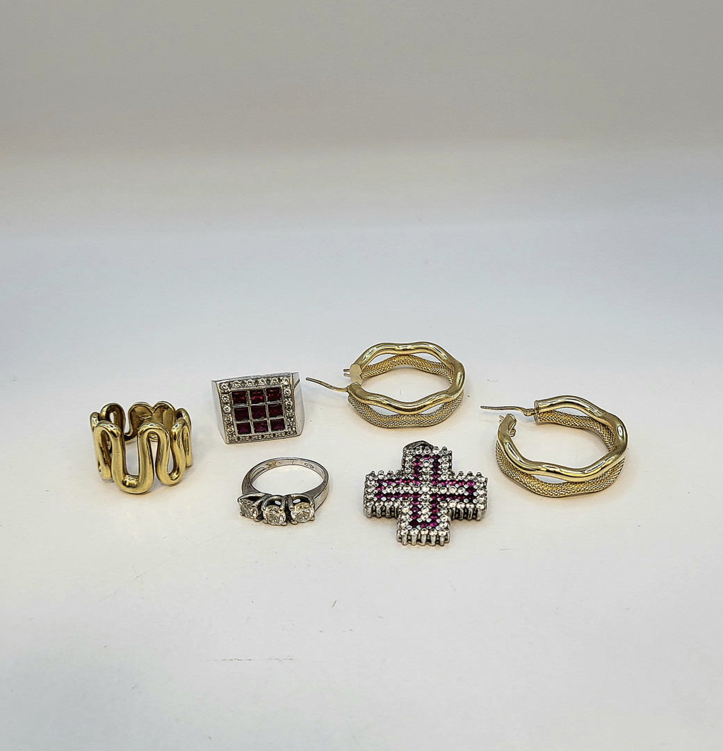 Vari oggetti in oro pietre 