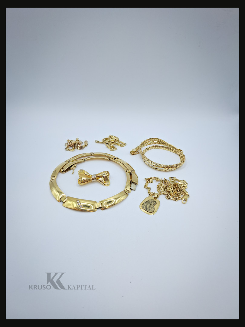 Vari oggetti in oro diamanti
