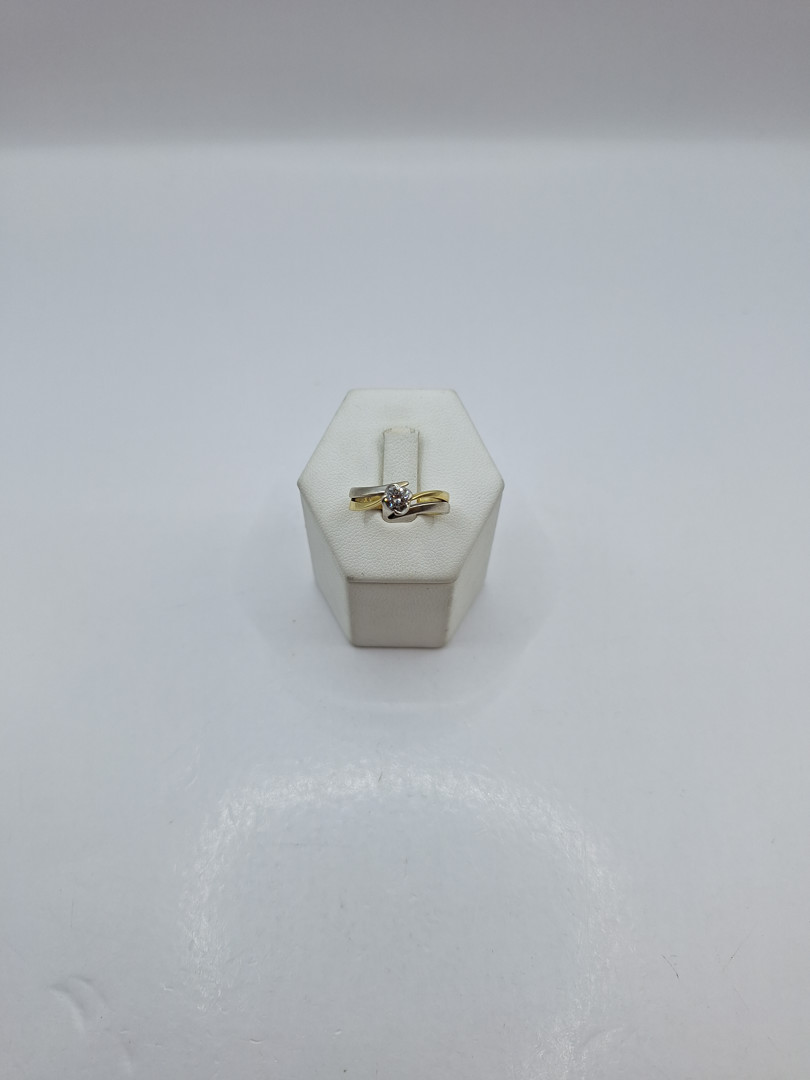 Anello oro a firma Damiani con diamante