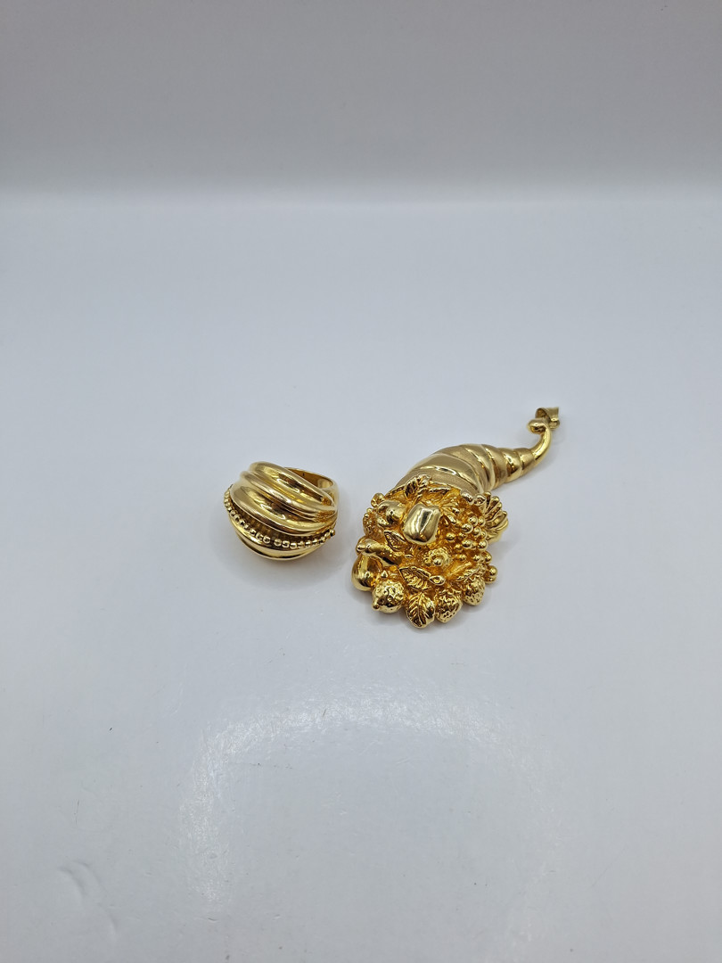 Ciondolo e anello in oro 