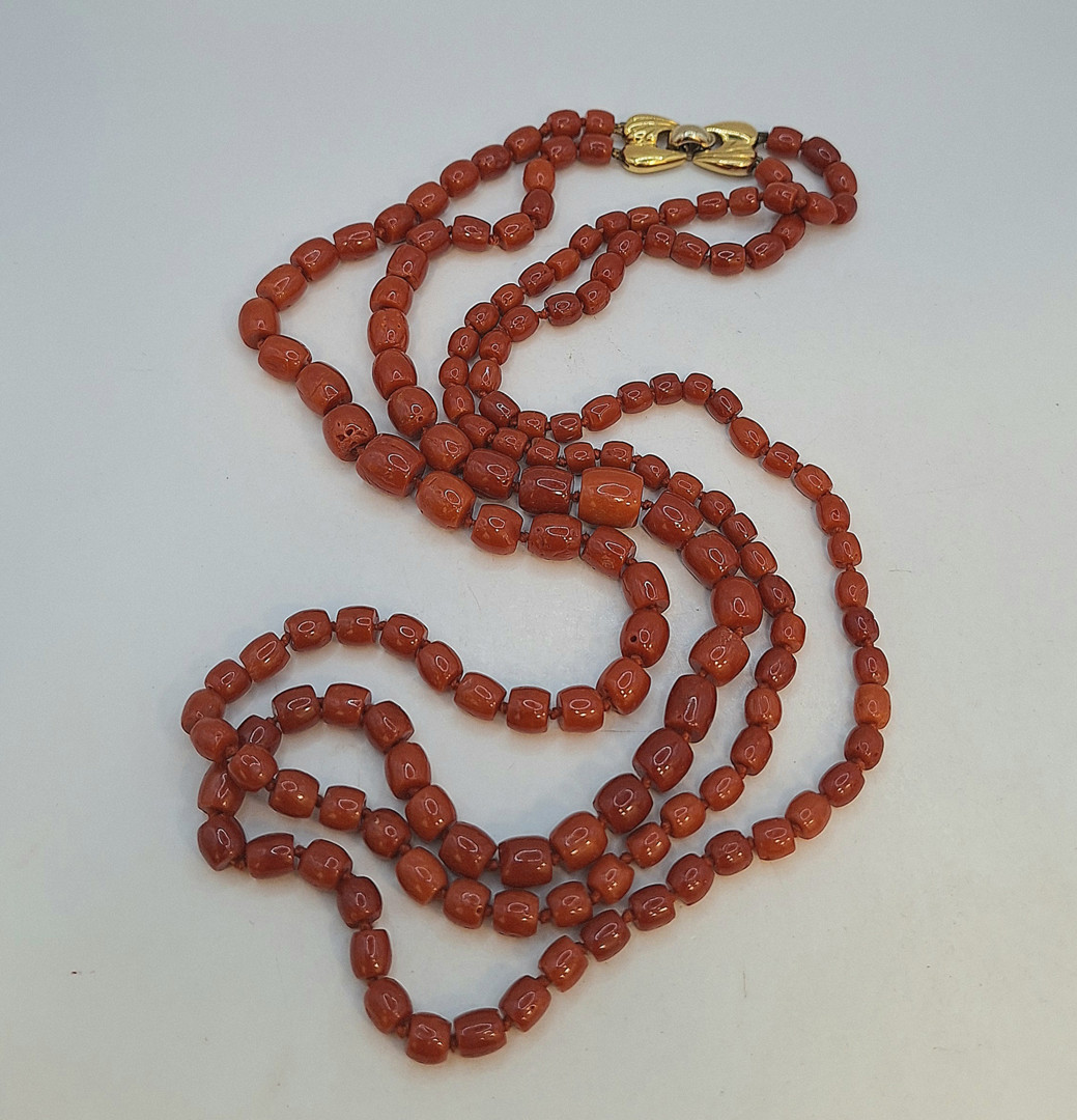 Collana corallo e oro