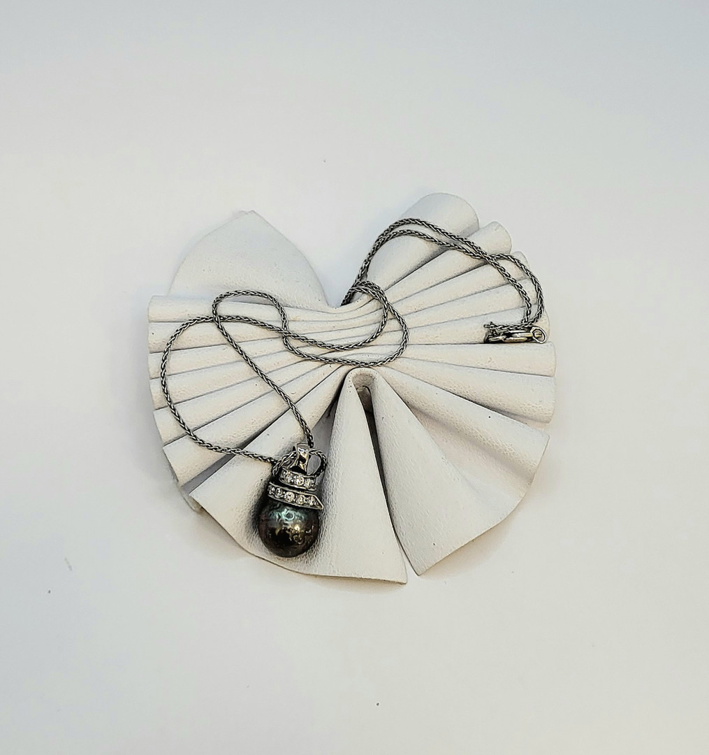 Collana con ciondolo oro diamantini perla