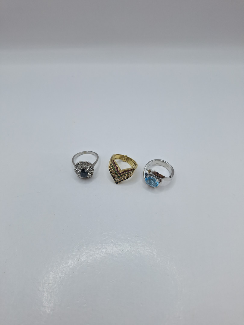 Tre anelli oro pietre diamantini