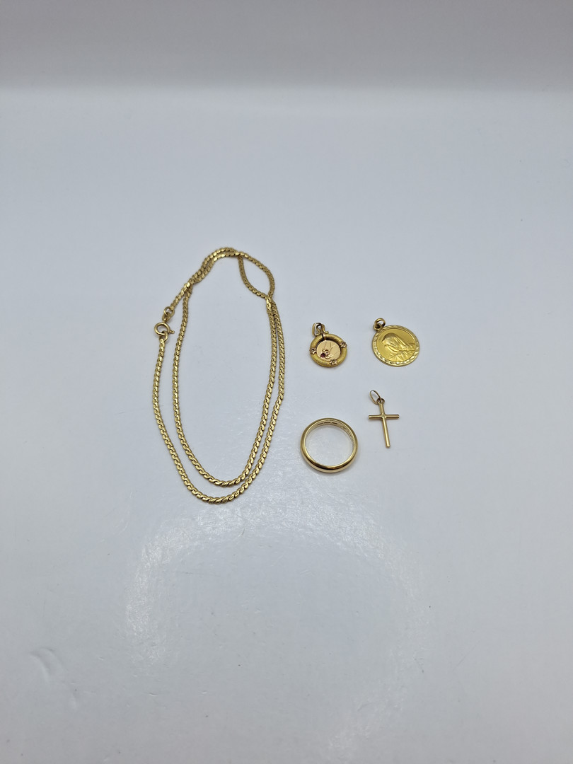 Vari oggetti in oro pietre 