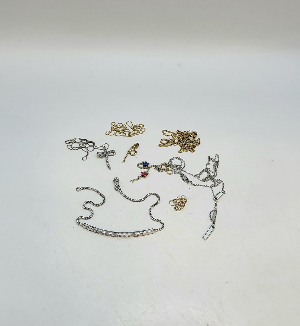 Vari oggetti oro pietre