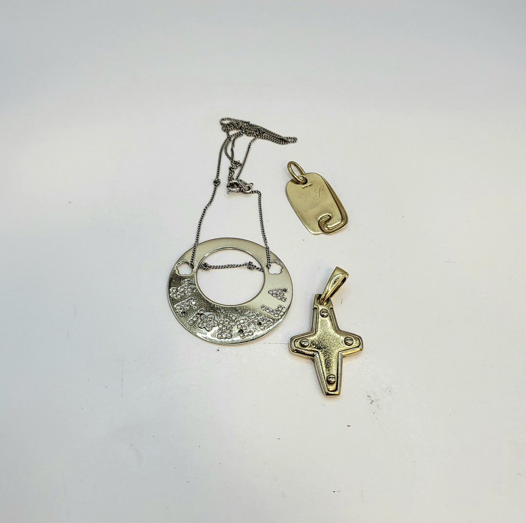Collana e tre ciondoli a firma Chimento oro diamantini