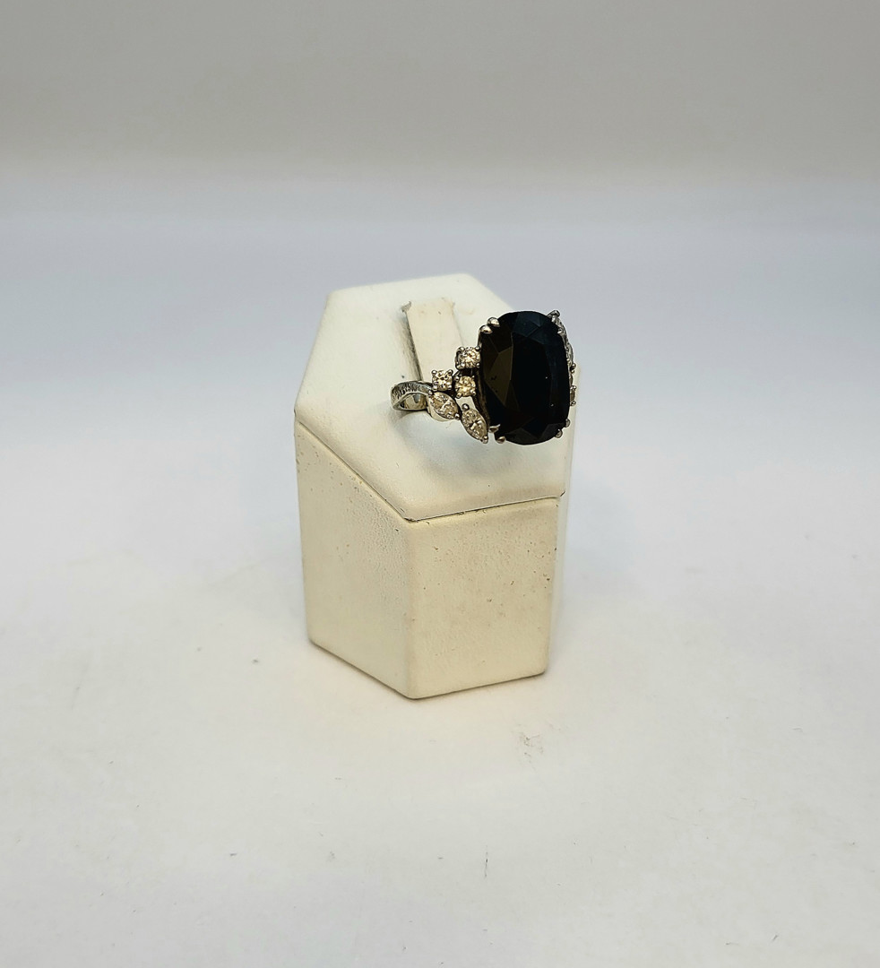 Anello oro zaffiro diamanti