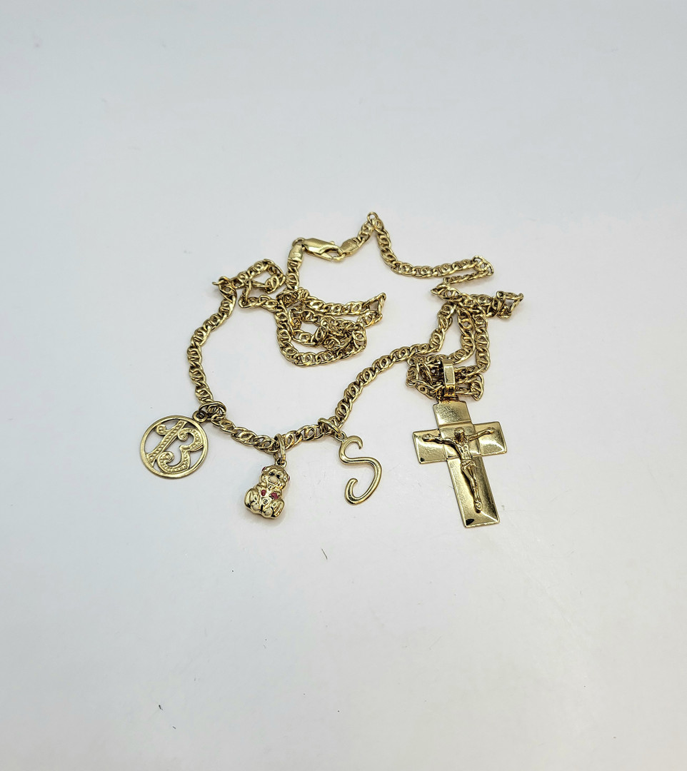 Collana e quattro ciondoli oro smalti