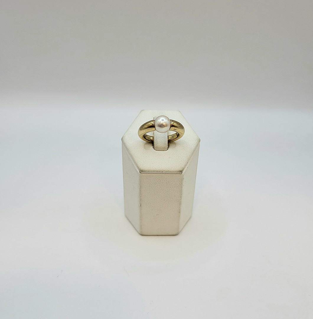 Anello a firma Cartier oro perla