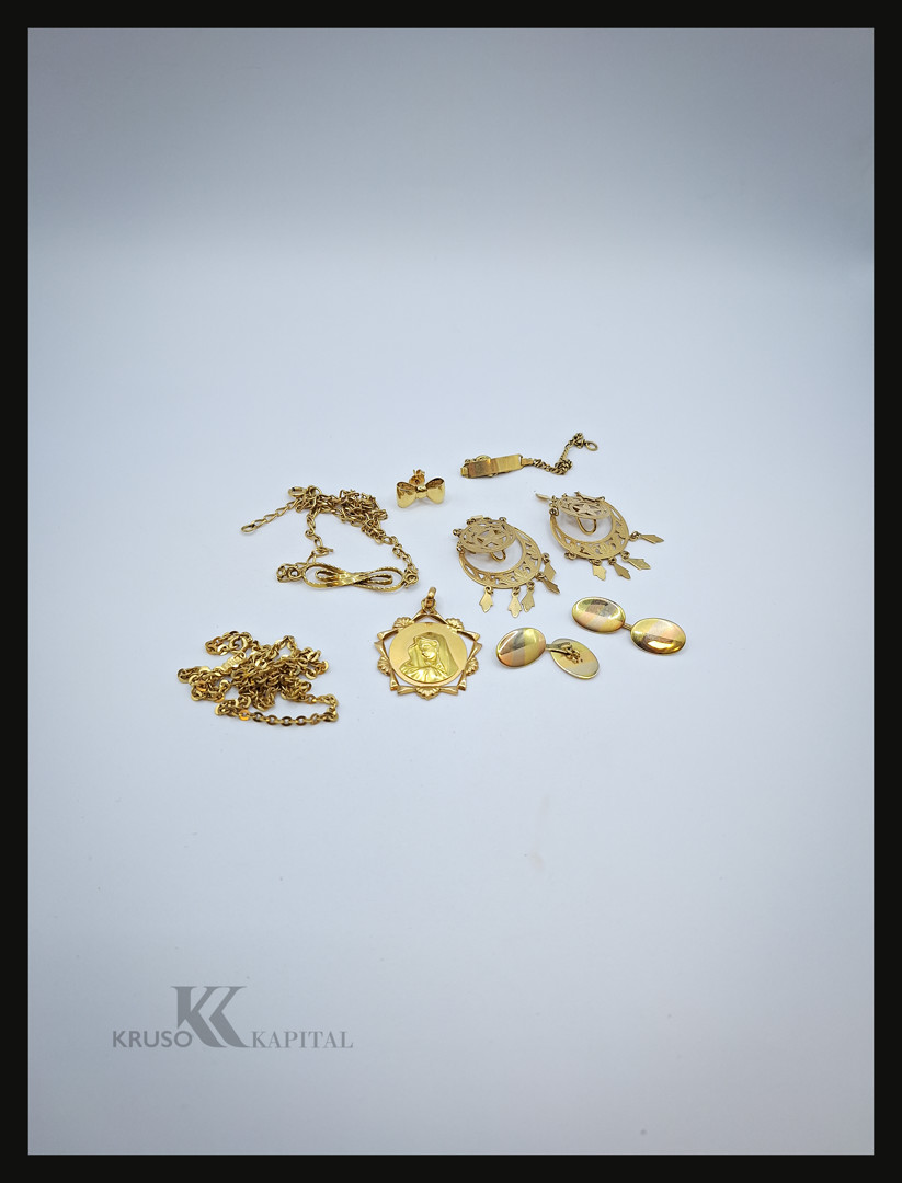 Vari oggetti in oro 