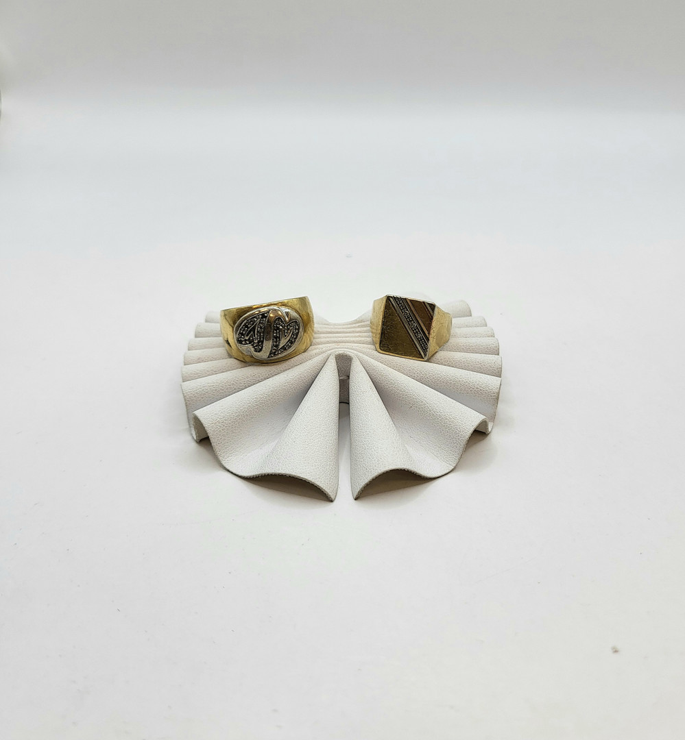 Due anelli oro pietre diamantini