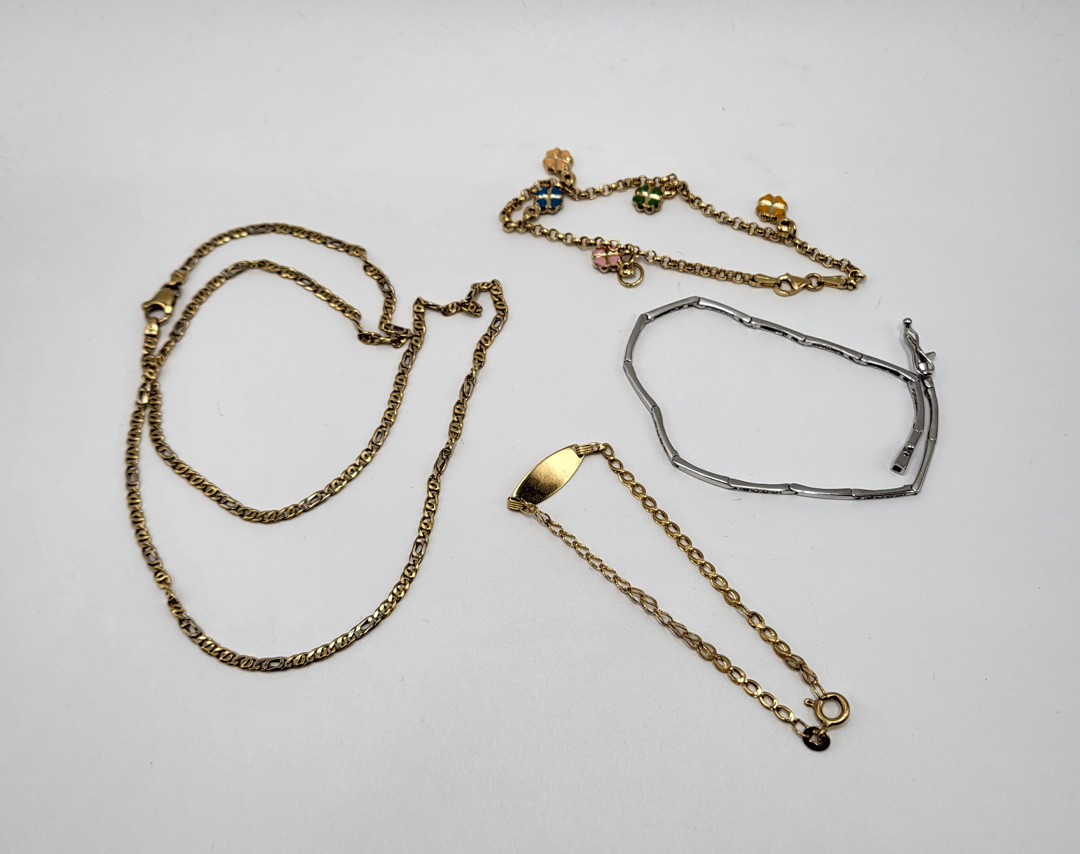 Tre bracciali e collana in oro pietre 