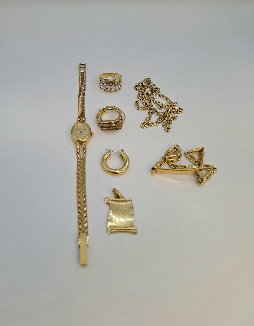 Vari oggetti oro pietre diamantini