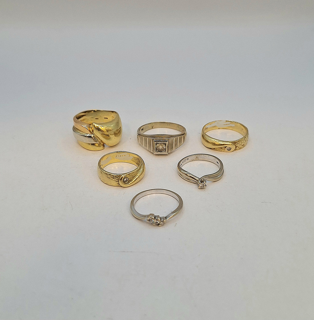 Sei anelli oro diamantini pietre