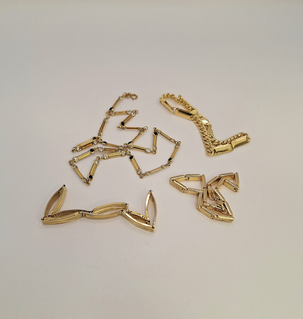 Tre bracciali e collana oro pietre
