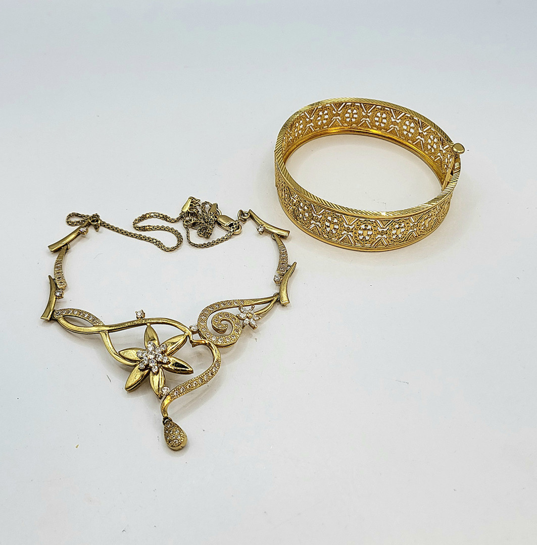 Bracciale e collana oro pietre