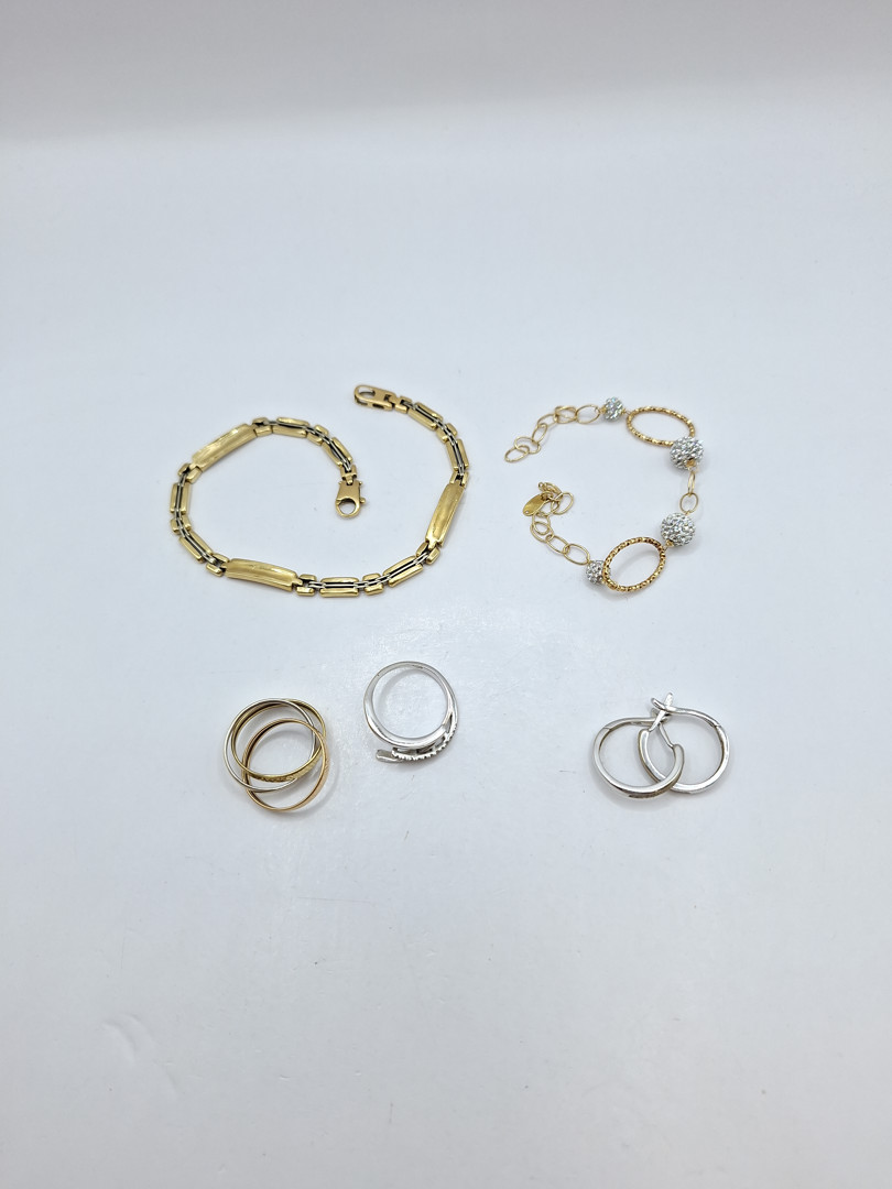 Vari oggetti oro diamanti pietre